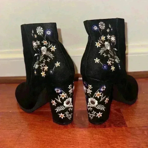 Black suede embroidered ankle booties, EU 40, US 9, French retailer - Picture 3 of 7